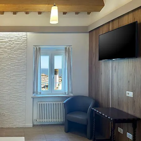 La *